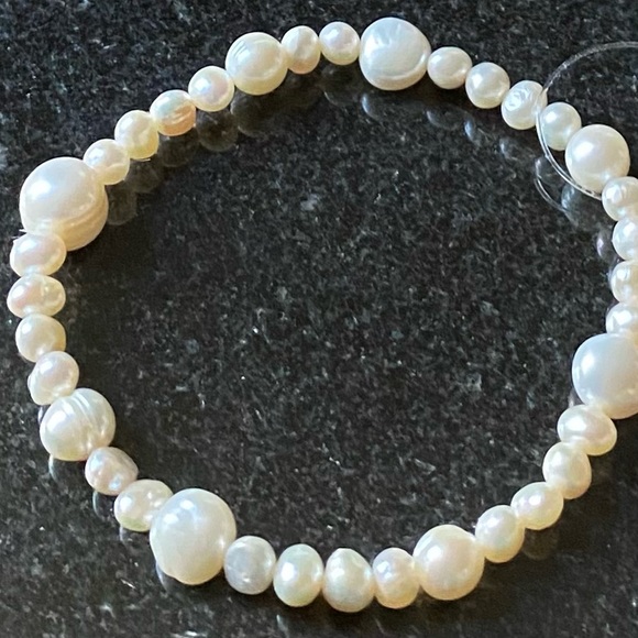 Genuine Cultured Pearl Stretch Bracelet - Picture 2 of 6